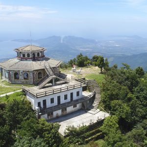 Alternative view of TOUR TREKKING BẠCH MÃ - RỪNG NGUYÊN SINH & NGŨ HỒ