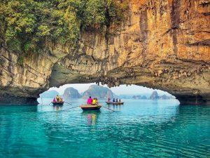 Du Ngoạn Vịnh Hạ Long & Bái Tử Long Trên Du Thuyền Cao Cấp