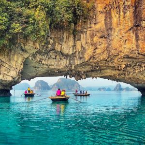 Alternative view of Du Ngoạn Vịnh Hạ Long & Bái Tử Long Trên Du Thuyền Cao Cấp