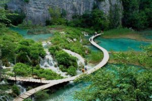 TOUR TREKKING BẠCH MÃ – RỪNG NGUYÊN SINH & NGŨ HỒ
