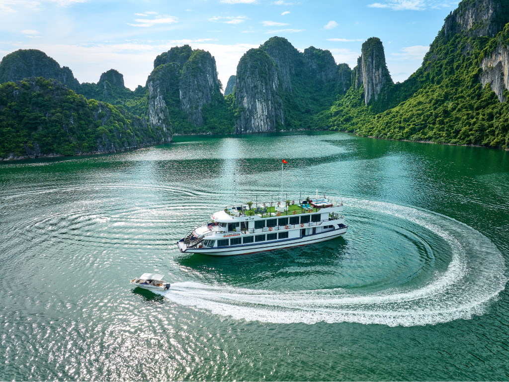 Du Ngoạn Vịnh Hạ Long & Bái Tử Long Trên Du Thuyền Cao Cấp