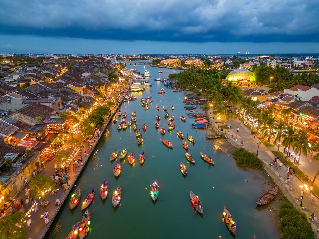 Tour Phố Cổ Hội An – Phố Đèn Lồng & Trải Nghiệm Thả Hoa Đăng