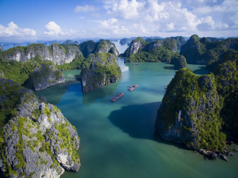 VỊNH BÁI TỬ LONG – THIÊN ĐƯỜNG ĐẢO NGỌC BỎ QUÊN GIỮA LÒNG KỲ QUAN
