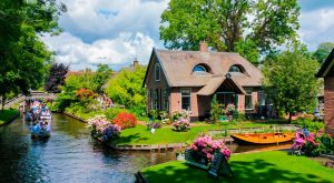 🏰 CÓ NHỮNG NGÔI LÀNG TẠI CHÂU ÂU MÀ “TIẾNG CÒI XE” CHỈ LÀ MỘT KHÁI NIỆM TRONG TỪ ĐIỂN.
