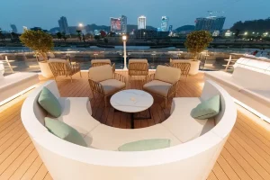 SAQUILA YATCH HA LONG