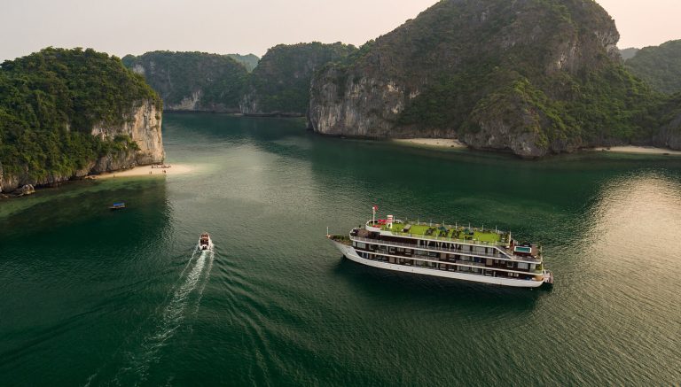 VỊNH LAN HẠ – THIÊN ĐƯỜNG ĐẢO NGỌC BỎ QUÊN GIỮA LÒNG KỲ QUAN