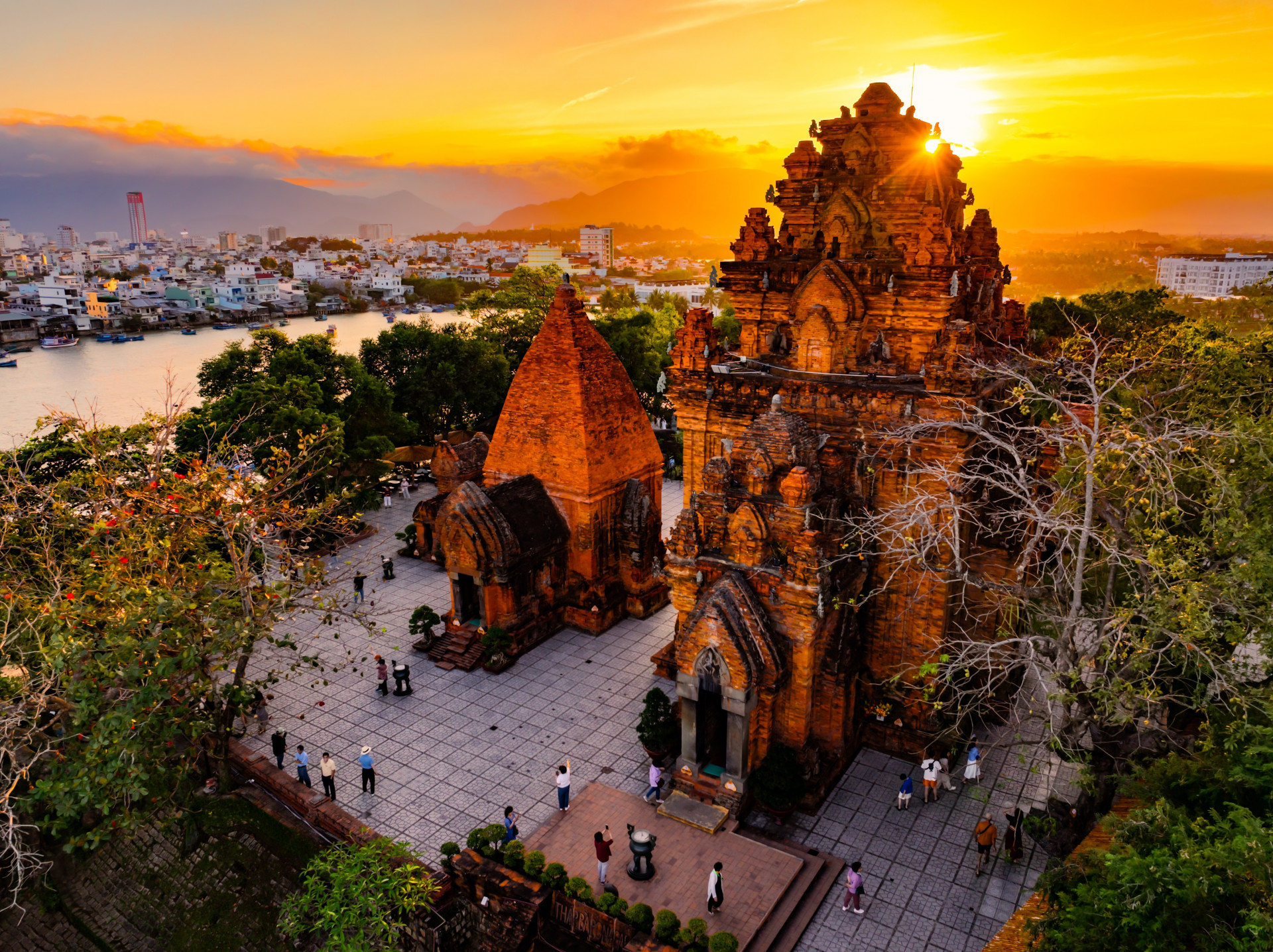 Tháp Bà Ponagar - Điểm đến không thể bỏ qua khi du lịch Nha Trang