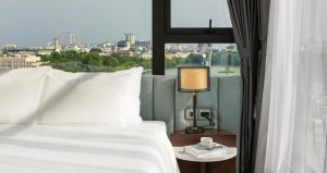 MAY DE VILLE LAKESIDE HOTEL