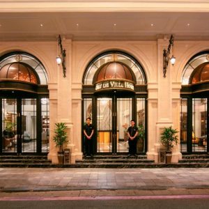 MAY DE VILLE LAKESIDE HOTEL